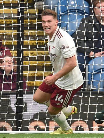 مدرب أرسنال يثق في قدرة جيوكيريس على الوصول لمستوى أفضل