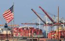  العجز التجاري الأمريكي يسجل أدنى مستوى في 5 سنوات