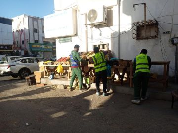 أمانة جدة تصادر 30 طنا من الفواكه والخضراوات ضمن جولاتها الرقابية أمانة جدة تصادر 30 طنا من الفواكه والخضراوات ضمن جولاتها الرقابية