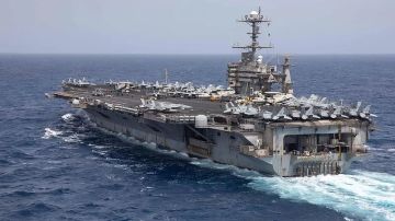 البحرية الأمريكية تعترض مسيرتين حوثيتين.. وتنفذ غارات على شبكة اتصالات في عمران وتعز