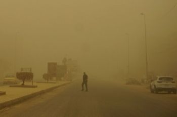 تبدأ 2 صباحا.. أتربة مثارة على أجزاء من المنطقة الشرقية