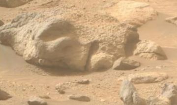 شاهد.. علماء ناسا في حيرة بعد اكتشاف تل الجمجمة الغريب على المريخ شاهد.. علماء ناسا في حيرة بعد اكتشاف تل الجمجمة الغريب على المريخ