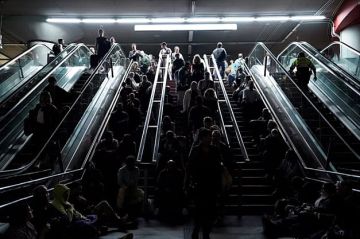 عودة التيار الكهربائي بعد انقطاع كبير ضرب إسبانيا والبرتغال وأوقف الحياة عودة التيار الكهربائي بعد انقطاع كبير ضرب إسبانيا والبرتغال وأوقف الحياة