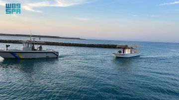 حرس الحدود ينقذ 3 مواطنين تعطلت واسطتهم البحرية في عرض البحر بينبع حرس الحدود ينقذ 3 مواطنين تعطلت واسطتهم البحرية في عرض البحر بينبع