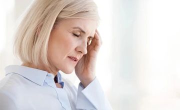 يفوق أوجاع الضروس.. دراسة: عدم الاهتمام بغسل الأسنان قد يسبب الصداع النصفي وآلاما أخرى لدى النساء