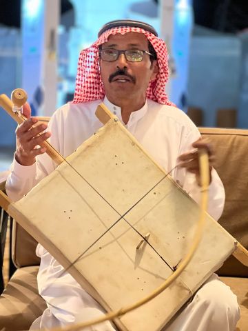 الربابة والفنون الشعبية والغنائية تشعل ليالي مزاد الإبل الثاني بالجوف