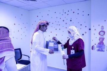 مركز عبور يحتفل بيوم التوحد بزيارة إنسانية إلى مستشفى النعيرية