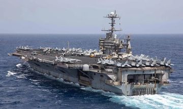 سقوط مقاتلة أمريكية من على متن حاملة طائرات في البحر الأحمر سقوط مقاتلة أمريكية من على متن حاملة طائرات في البحر الأحمر