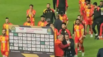 غضب جماهيري في تونس بعد وداع الترجي لدوري أبطال أفريقيا.. فيديو غضب جماهيري في تونس بعد وداع الترجي لدوري أبطال أفريقيا.. فيديو