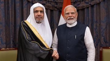 قبل مغادرة السعودية.. الكشف عن فكرة ناقشها مودي وأمين العالم الإسلامي محمد العيسى