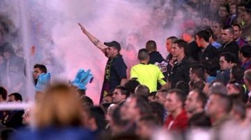 القبض على مشجع لبرشلونة بعد اعتدائه على مشجع مدريدي القبض على مشجع لبرشلونة بعد اعتدائه على مشجع مدريدي