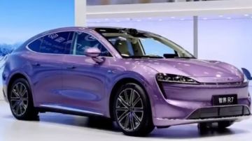 السبع يستعرض امكانيات السيارة الكهربائية التي أطلقتها هواوي.. فيديو السبع يستعرض امكانيات السيارة الكهربائية التي أطلقتها هواوي.. فيديو