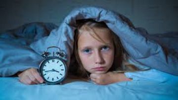 طبيبة: النوم المتأخر بسبب قصر قامة الطفل ومشاكل في نموه طبيبة: النوم المتأخر بسبب قصر قامة الطفل ومشاكل في نموه