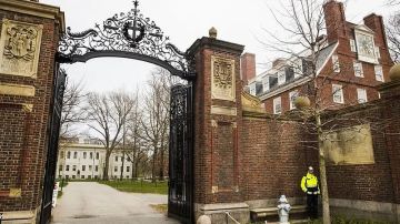 طالبتها بكشف التمويل الأجنبي.. إدارة ترامب تصعد مع جامعة هارفرد