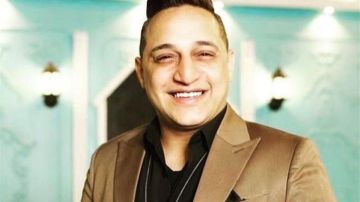 محام مصري يتقدم ببلاغ ضد مطربين بتهمة التحريض على الفسق والفجور