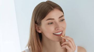 5 مكملات غذائية فعالة في ترطيب البشرة ومنع جفافها