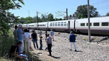 إسبانيا تعلن حالة الطوارئ بعد انقطاع التيار الكهربائي إسبانيا تعلن حالة الطوارئ بعد انقطاع التيار الكهربائي