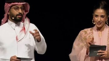 خالد صقر يداعب زوجته أثناء تقديمه لمهرجان الأفلام: ما جات ما أقول اسمها .. فيديو خالد صقر يداعب زوجته أثناء تقديمه لمهرجان الأفلام: ما جات ما أقول اسمها .. فيديو