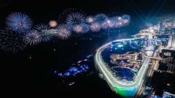 الألعاب النارية تزين سماء جدة بعد ختام سباق جائزة فورمولا١ .. فيديو