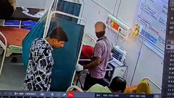 لحظة قيام موظف بسرقة أقراط من جثة فتاة في المستشفى.. فيديو لحظة قيام موظف بسرقة أقراط من جثة فتاة في المستشفى.. فيديو