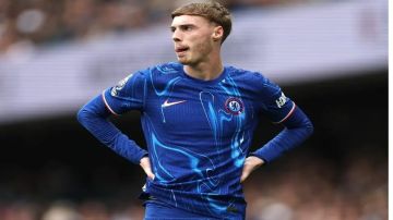 مدرب تشيلسي يدافع عن بالمر: أزمة تهديفية مؤقتة سببها ذهني