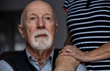 دراسة: رابط مفاجئ بين إصابة الأب بألزهايمر وزيادة خطر المرض لدى الأبناء