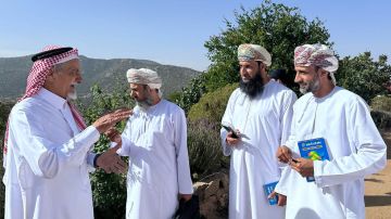 وفد عماني يزور الطائف للاطلاع على تجربة زراعة وإنتاج الورد الطائفي