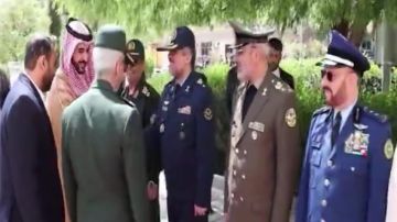 لحظة استقبال وزير الدفاع الأمير خالد بن سلمان لدى وصوله إلى طهران.. فيديو