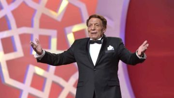 عصام إمام ينفي شائعات تدهور صحة عادل إمام: أخبار مغلوطة