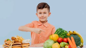 خبيرة تغذية تحذر من مخاطر الوجبات السريعة على الأطفال خبيرة تغذية تحذر من مخاطر الوجبات السريعة على الأطفال