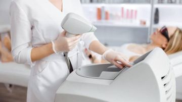 استشاري يحذر: تجنبوا إزالة الشعر الوبري بالليزر لهذا السبب .. فيديو