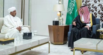 وزير الداخلية وسفيرا السودان واليابان يبحثون الموضوعات المشتركة وزير الداخلية وسفيرا السودان واليابان يبحثون الموضوعات المشتركة