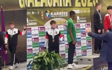 خسر أمام الروسي والسعودي.. ناشئ أوكراني يثير ضجة في بطولة عالمية للكاراتيه (فيديو)