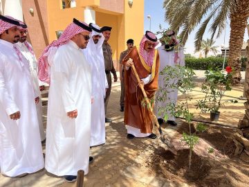 محافظ الأفلاج يدشن فعاليات أسبوع البيئة تحت شعار بيئتنا كنز