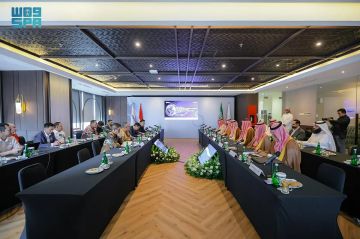 وزير الصناعة يبحث في جاكرتا فرص التعاون مع كبرى شركات التعدين الإندونيسية