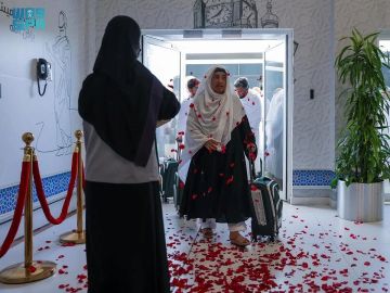مبادرة طريق مكة.. وصول أولى رحلات المستفيدين من باكستان إلى مطار جدة مبادرة طريق مكة.. وصول أولى رحلات المستفيدين من باكستان إلى مطار جدة