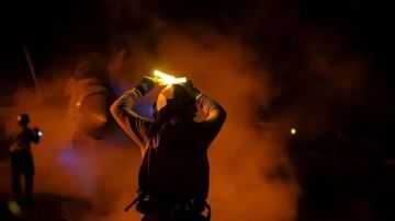 غارات أمريكية جديدة على ميناء رأس عيسى.. والحوثيون يحتجزون 15 سفينة نفطية