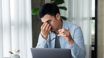 استشاري يحذر : فقدان الشغف سبب رئيسي للاحتراق الوظيفي .. فيديو