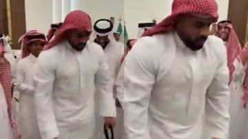 أبو ربيعة يرقص بطريقة غريبة في حفل زفاف صديقه ويثير الجدل .. فيديو