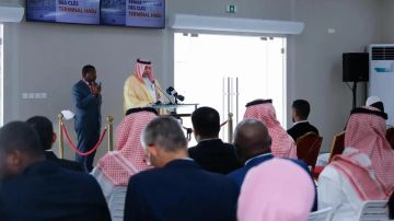 مغادرة أولى رحلات المستفيدين من مبادرة طريق مكة من كوت ديفوار إلى المملكة مغادرة أولى رحلات المستفيدين من مبادرة طريق مكة من كوت ديفوار إلى المملكة