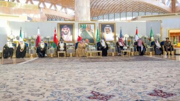 ملك البحرين يصل إلى الرياض لحضور القمة الخليجية الأمريكية غدا