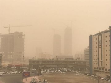 الأرصاد: رياح شديدة تضرب سواحل جدة ورابغ والليث وبحرة حتى السابعة مساء الأرصاد: رياح شديدة تضرب سواحل جدة ورابغ والليث وبحرة حتى السابعة مساء