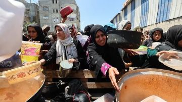 الأونروا: خطة أمريكا لتوزيع مساعدات غزة تدفع نحو نزوح قسري للسكان الأونروا: خطة أمريكا لتوزيع مساعدات غزة تدفع نحو نزوح قسري للسكان