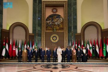 الجبير يرأس وفد المملكة في قمة بغداد.. وينقل تحيات القيادة ويجدد المواقف الثابتة تجاه القضايا العربية