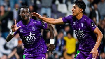 مسيرة الغامدي ومروان الصحفي تحفظ ماء الوجه في ليلة وداع بيرشكوت مسيرة الغامدي ومروان الصحفي تحفظ ماء الوجه في ليلة وداع بيرشكوت