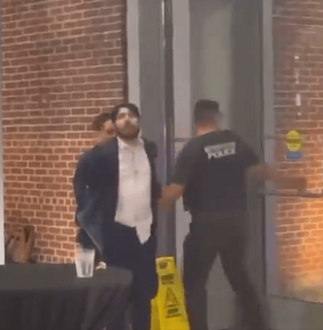 أول فيديو لمطلق النار في واشنطن.. شاهدة عيان: الرجل طلب الاتصال بالشرطة وانتظر 10 دقائق دون أن نعرف أنه المسؤول