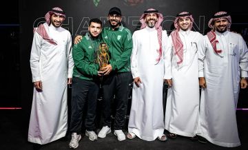 تتويج فريق الأهلي ببطولة الدوري السعودي للمحترفين الإلكتروني eSPL تتويج فريق الأهلي ببطولة الدوري السعودي للمحترفين الإلكتروني eSPL