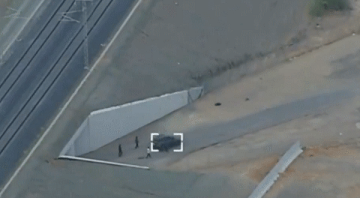 شاهد.. طائرات دون طيار لتعقب مخالفي أنظمة الحج في إطار حملة لا حج بلا تصريح شاهد.. طائرات دون طيار لتعقب مخالفي أنظمة الحج في إطار حملة لا حج بلا تصريح