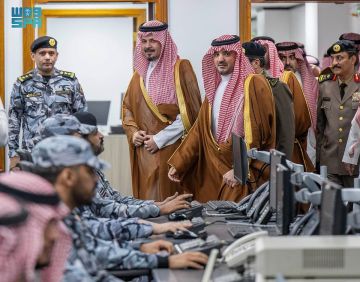 الأمير عبدالعزيز بن سعود يتابع سير العمل في مركز عمليات أمن المسجد النبوي الشريف