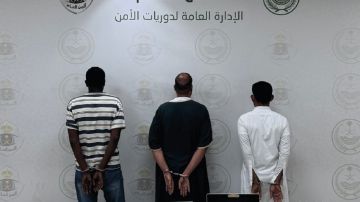 القبض على 3 وافدين لترويجهم لحملات حج وهمية وبيع أساور حج مزورة.. فيديو القبض على 3 وافدين لترويجهم لحملات حج وهمية وبيع أساور حج مزورة.. فيديو